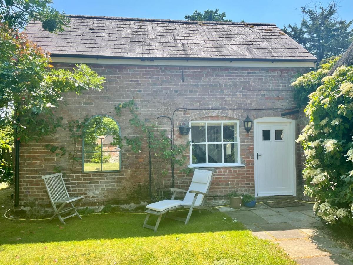 Little Barn Hotel Buckland Newton Exterior foto
